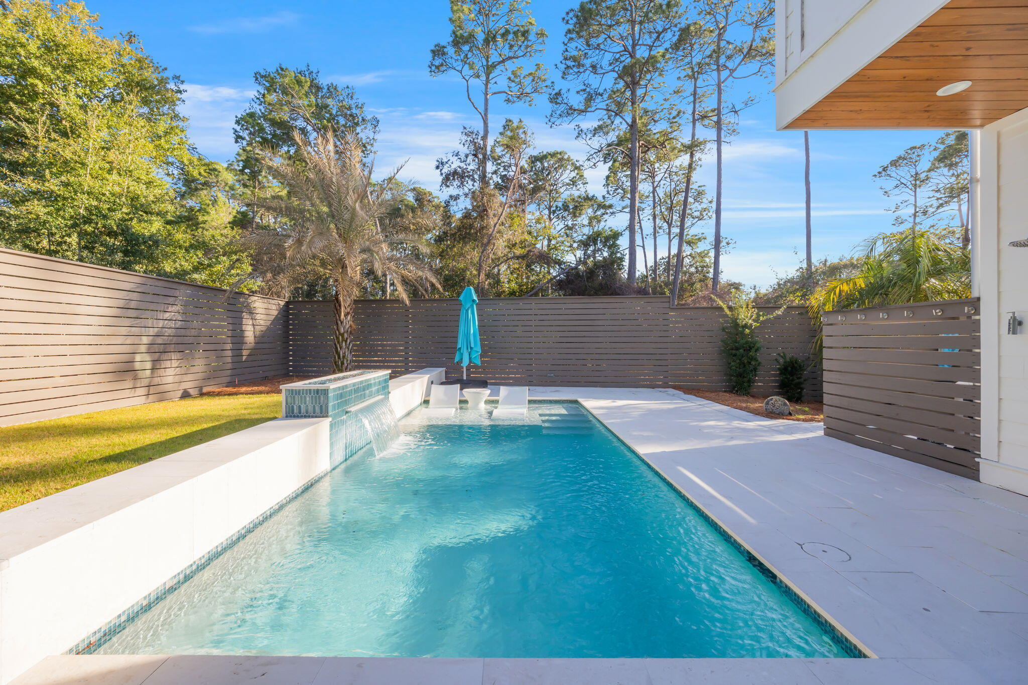 290 Seabreeze Boulevard