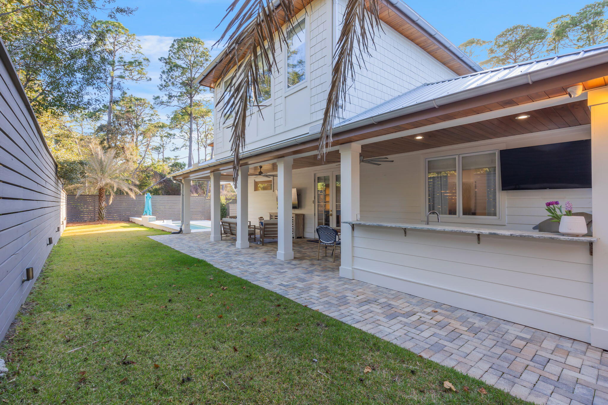 290 Seabreeze Boulevard