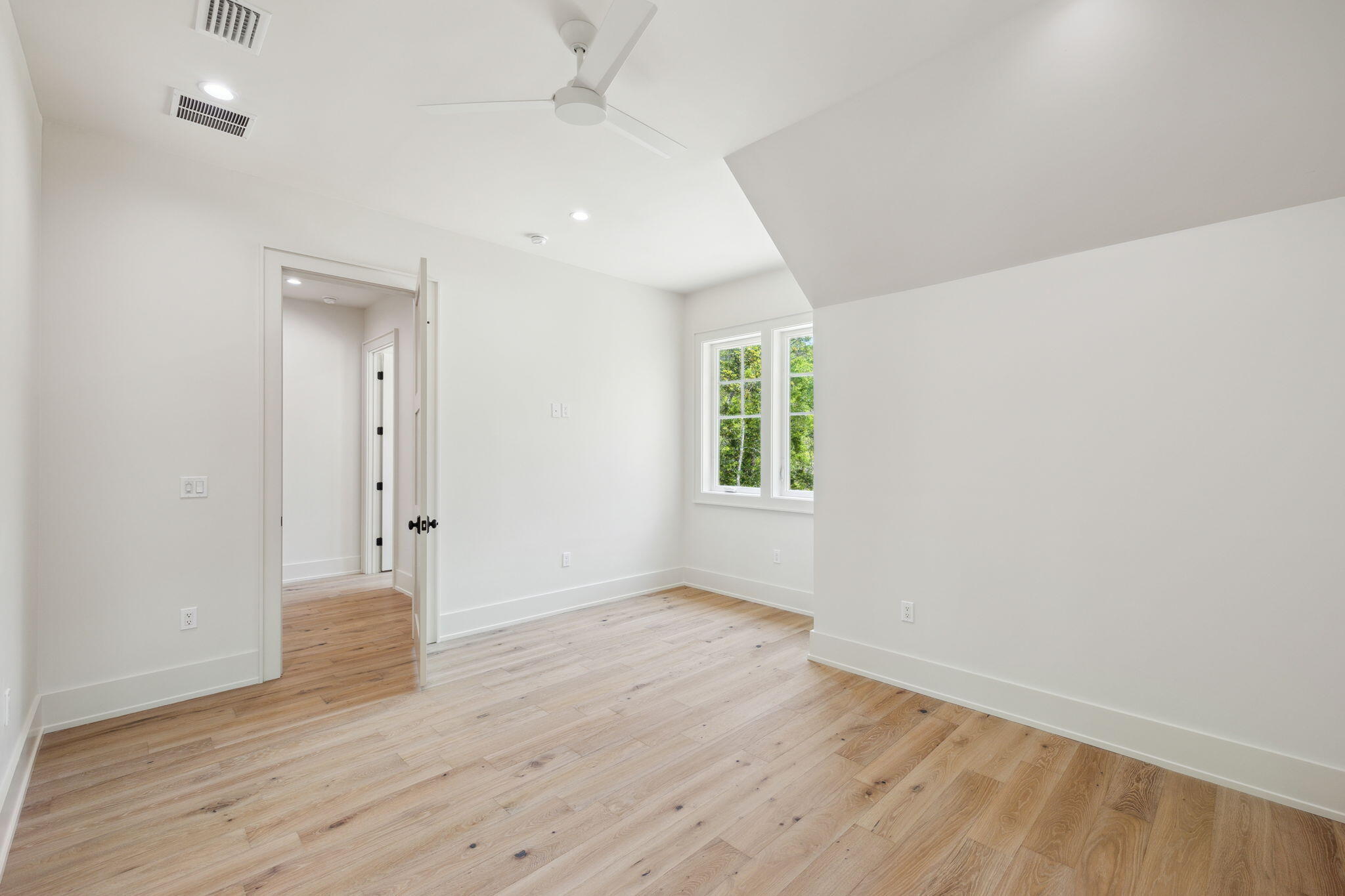 35 E Headwater Trail