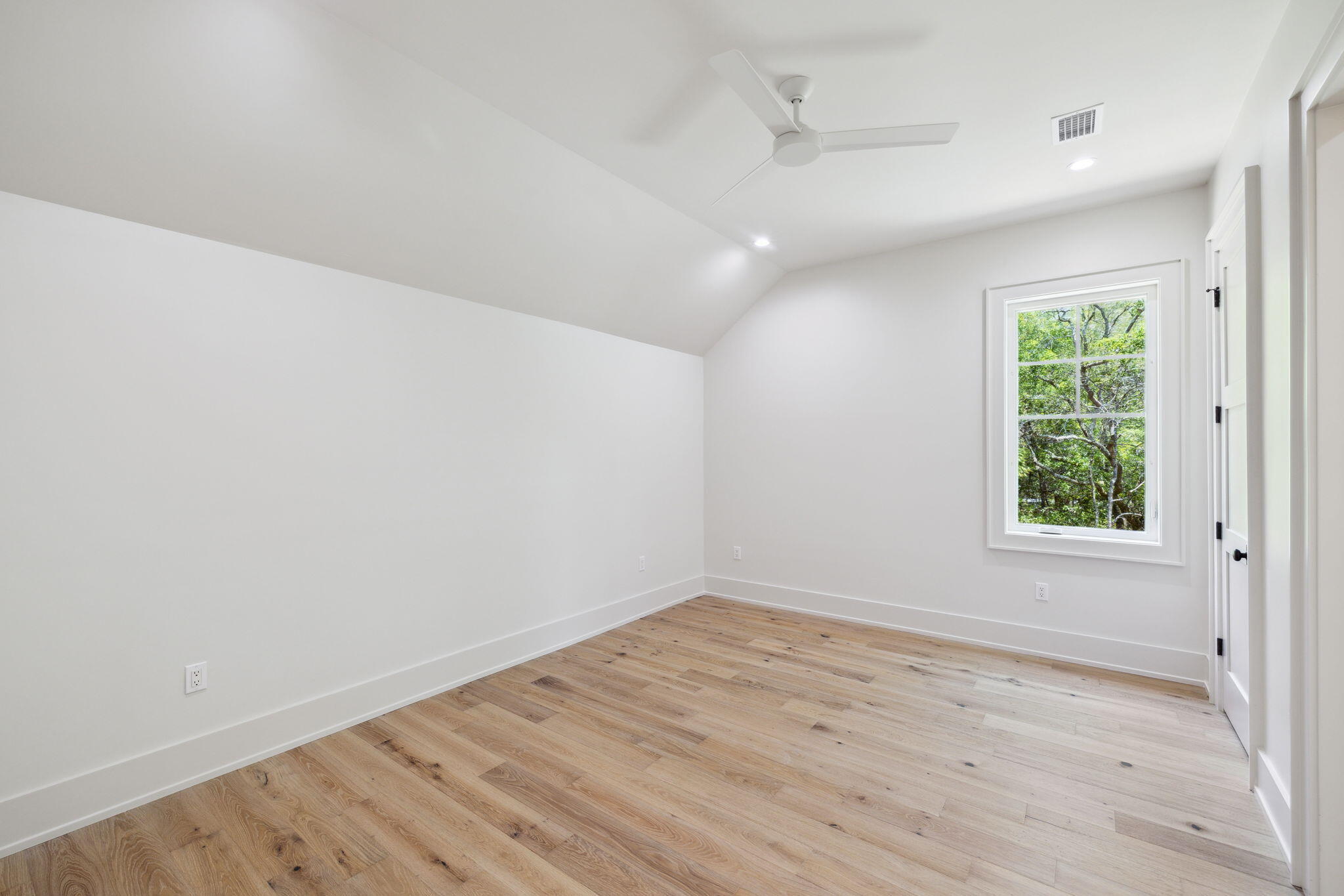 35 E Headwater Trail