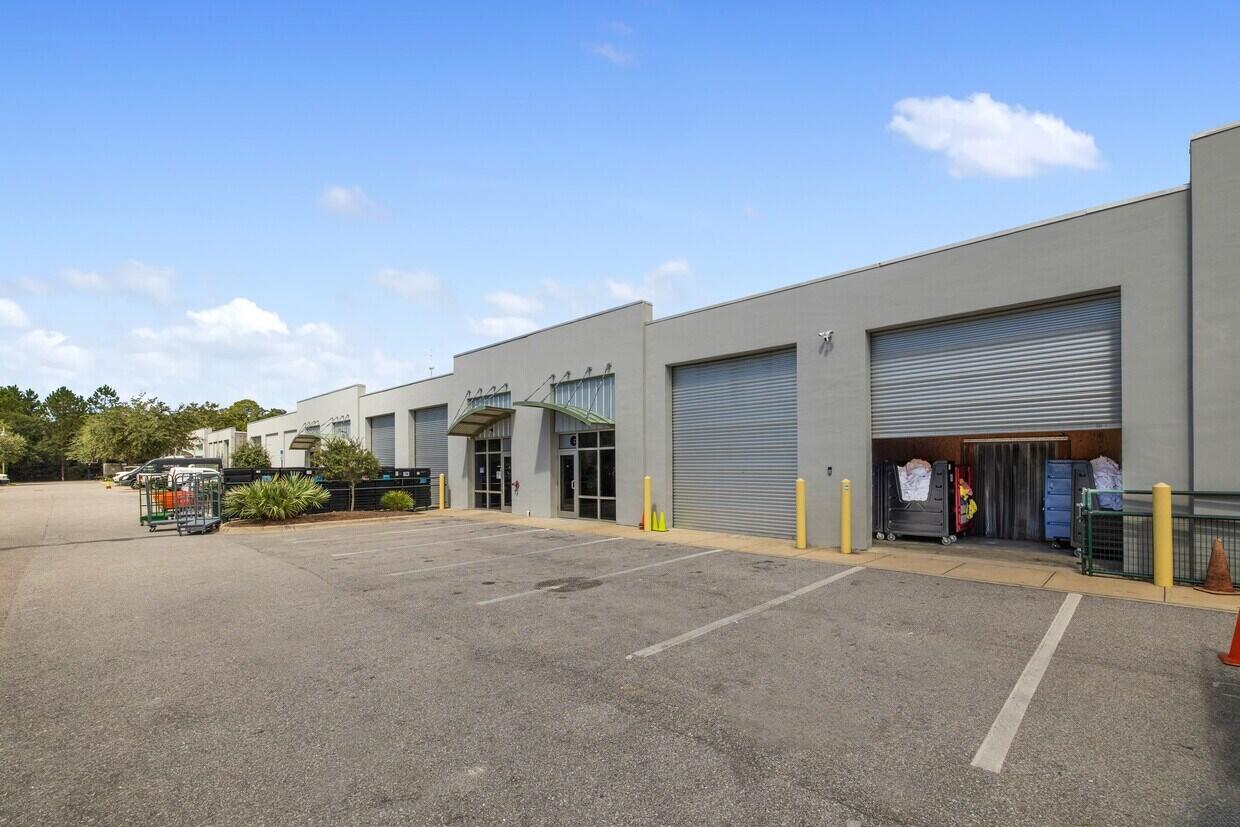 790 N County HWY 393, 5