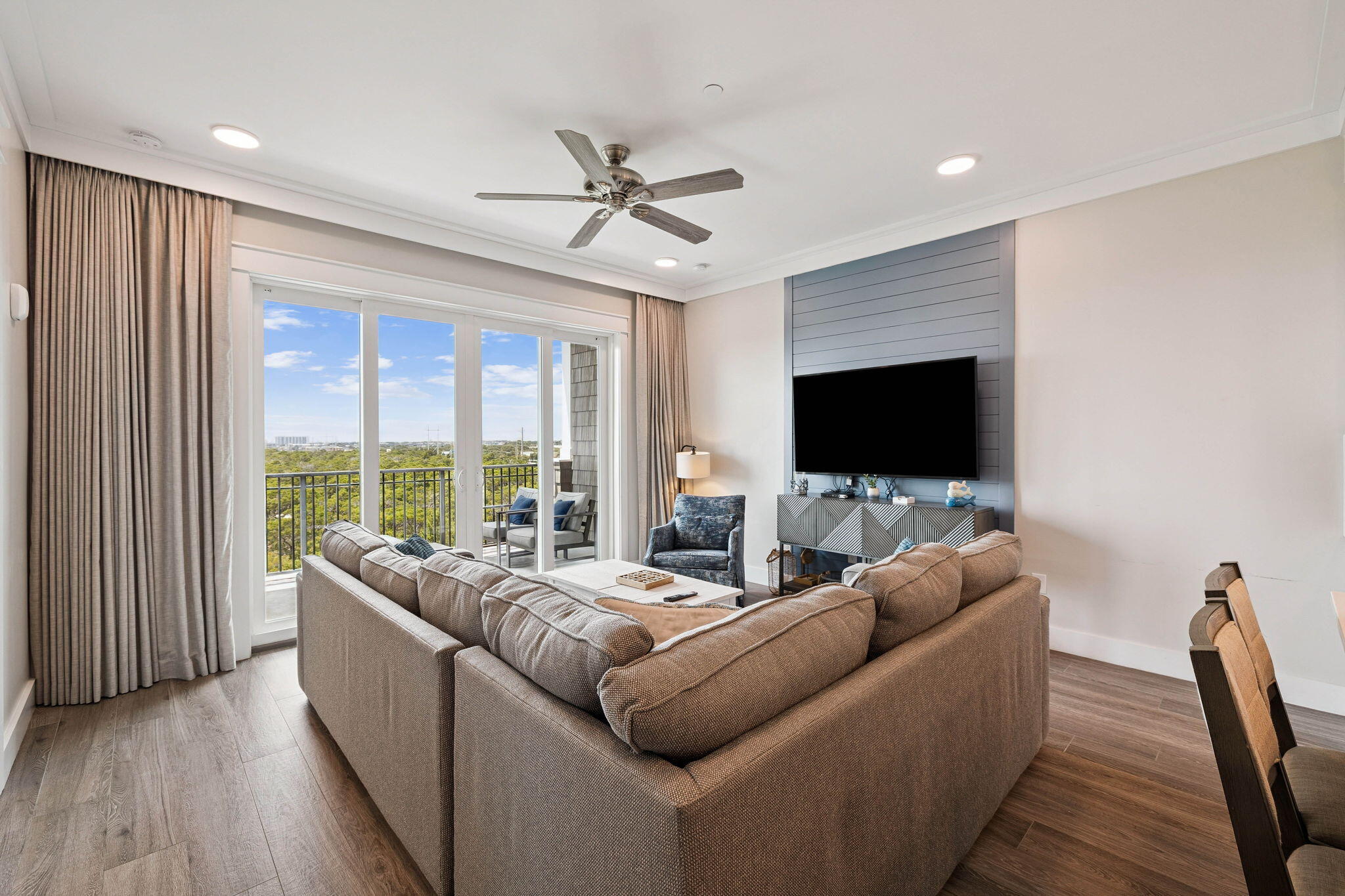 202 Henderson Resort Way, 1303