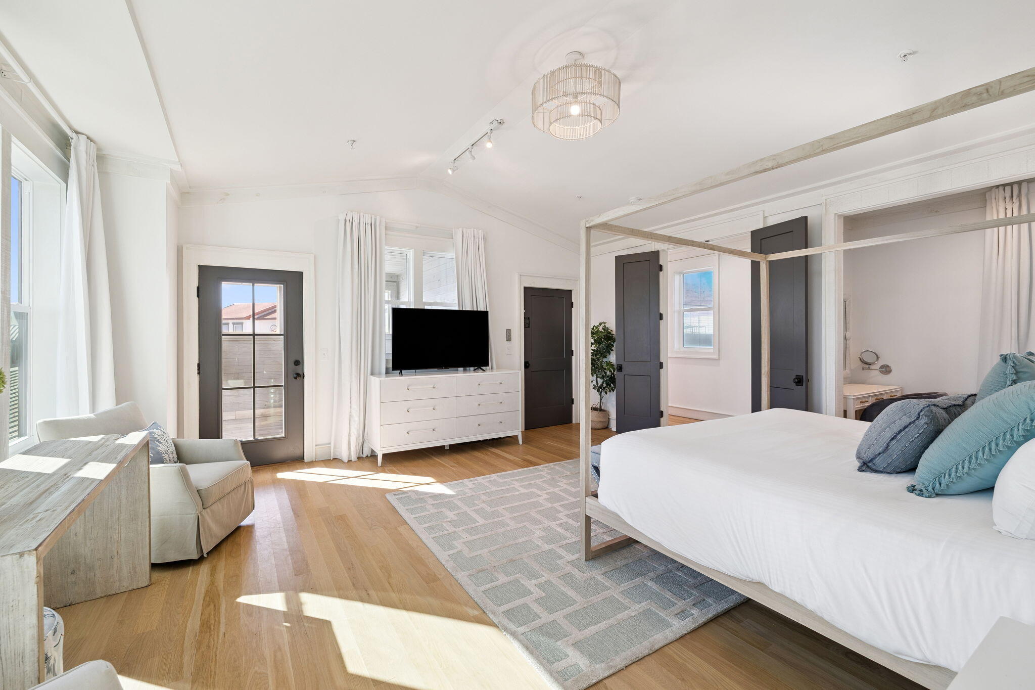 425 Beachfront Trail