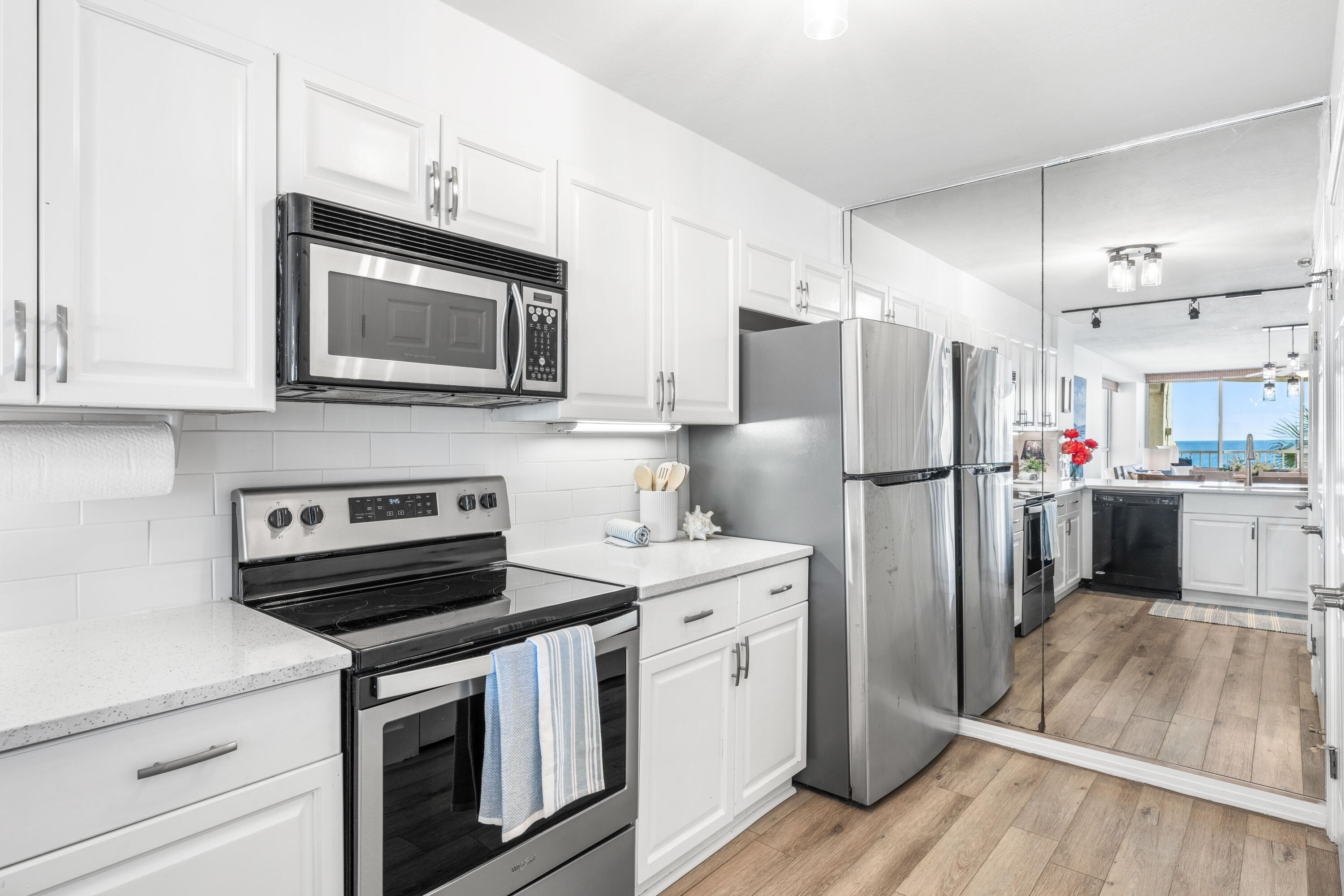 9815 US Hwy 98 W A306