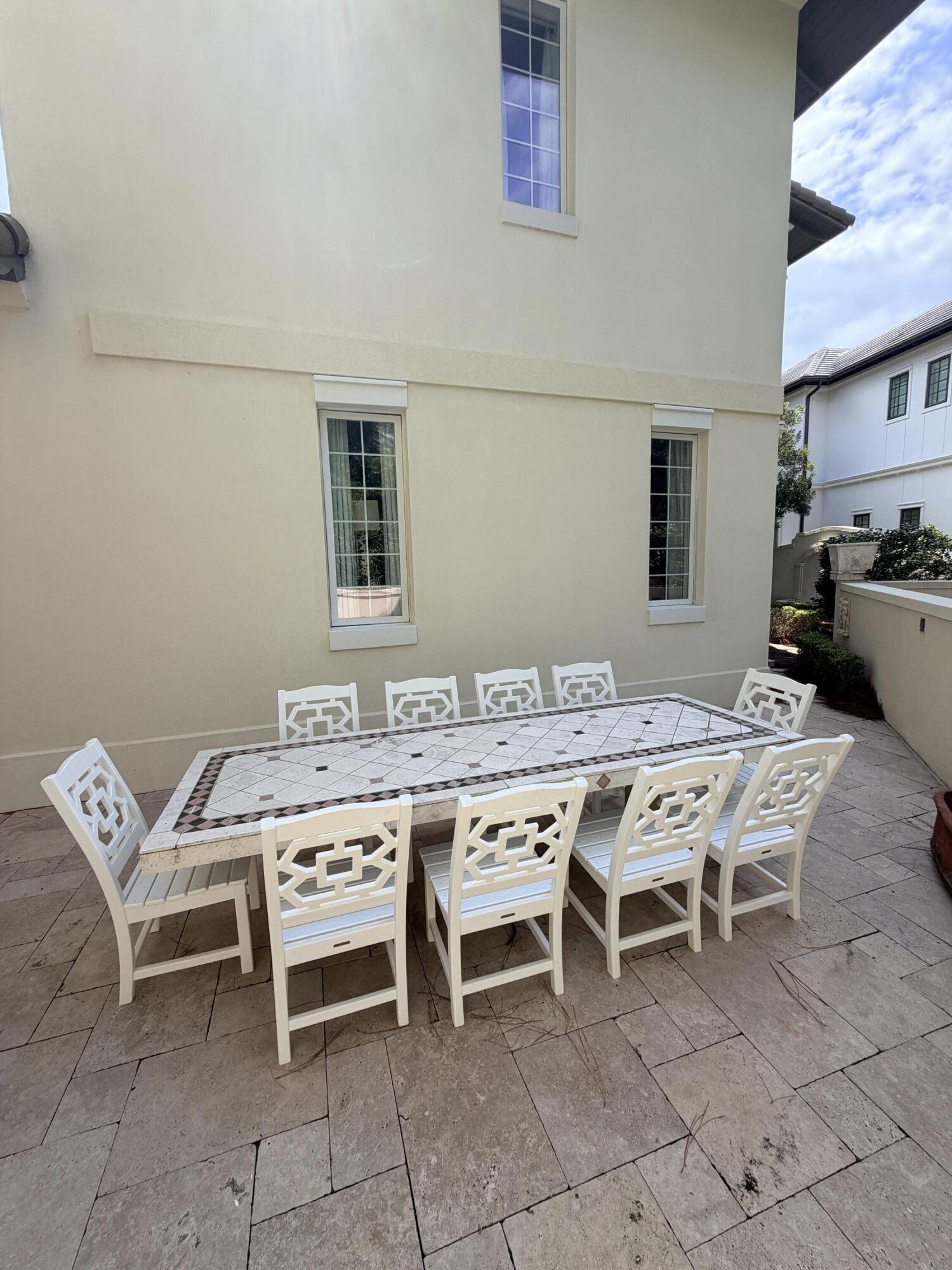 152 White Cliffs Boulevard