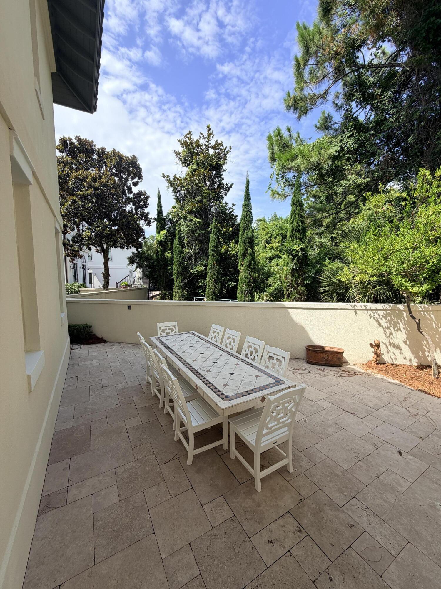 152 White Cliffs Boulevard