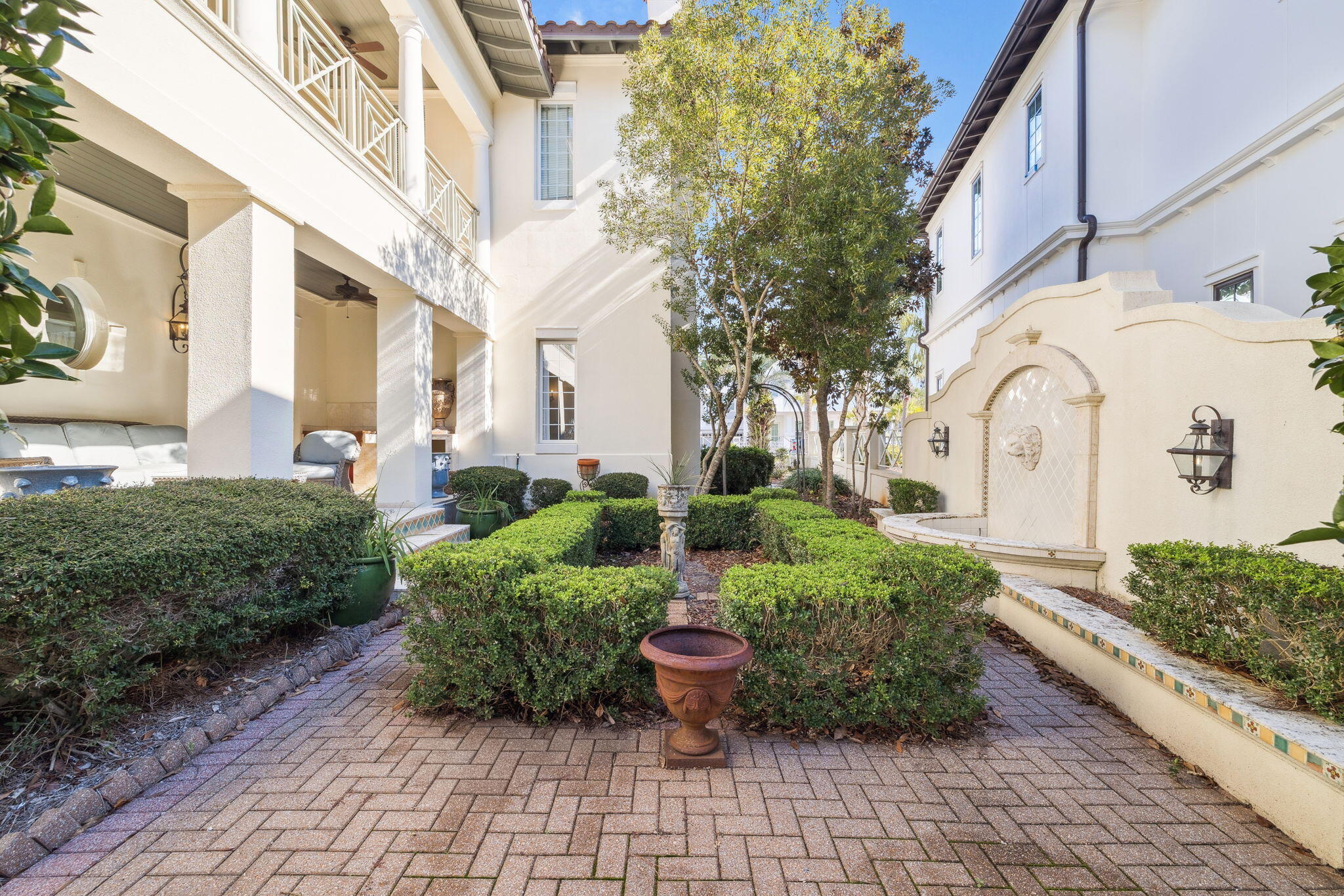 152 White Cliffs Boulevard