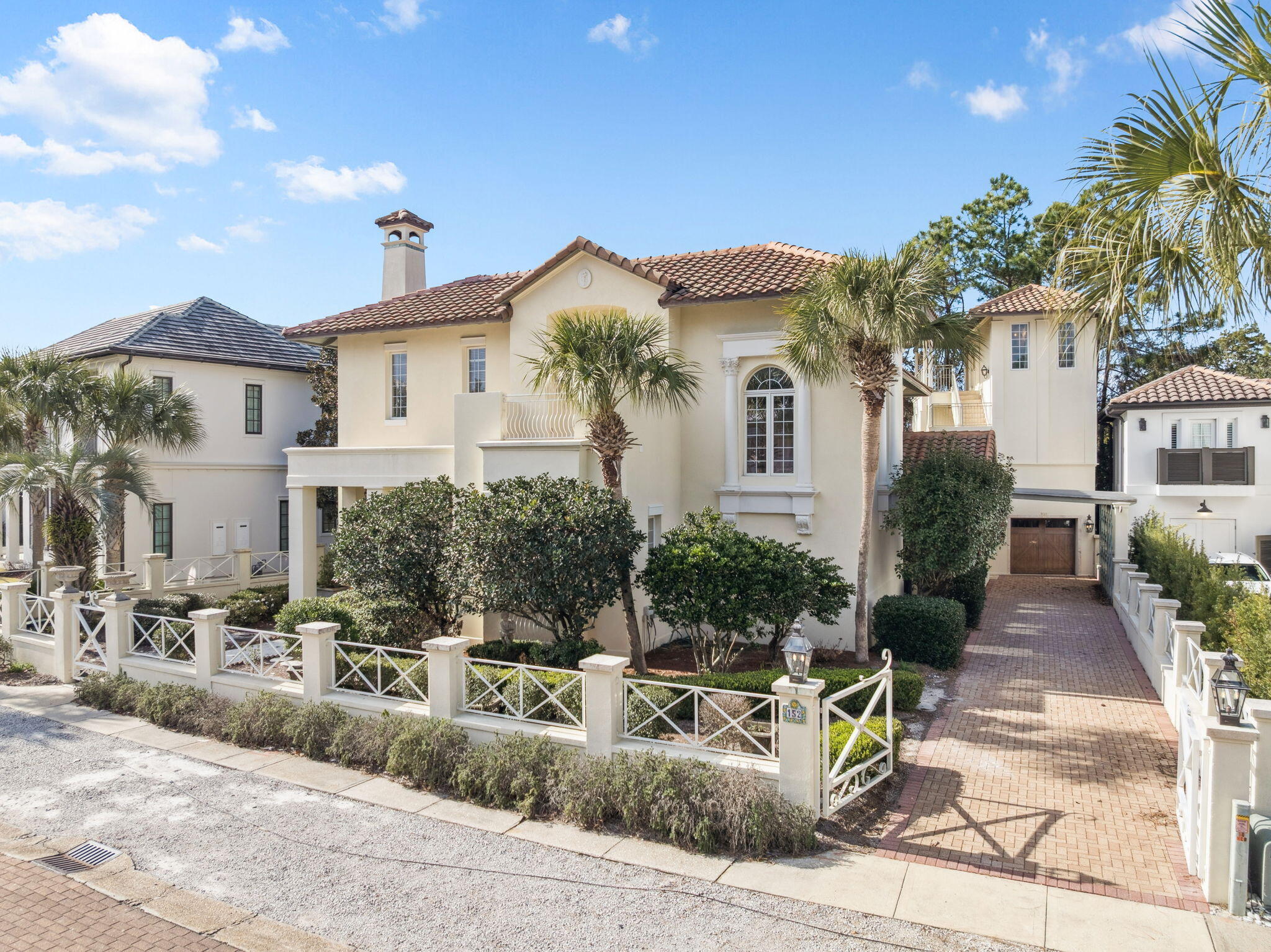 152 White Cliffs Boulevard