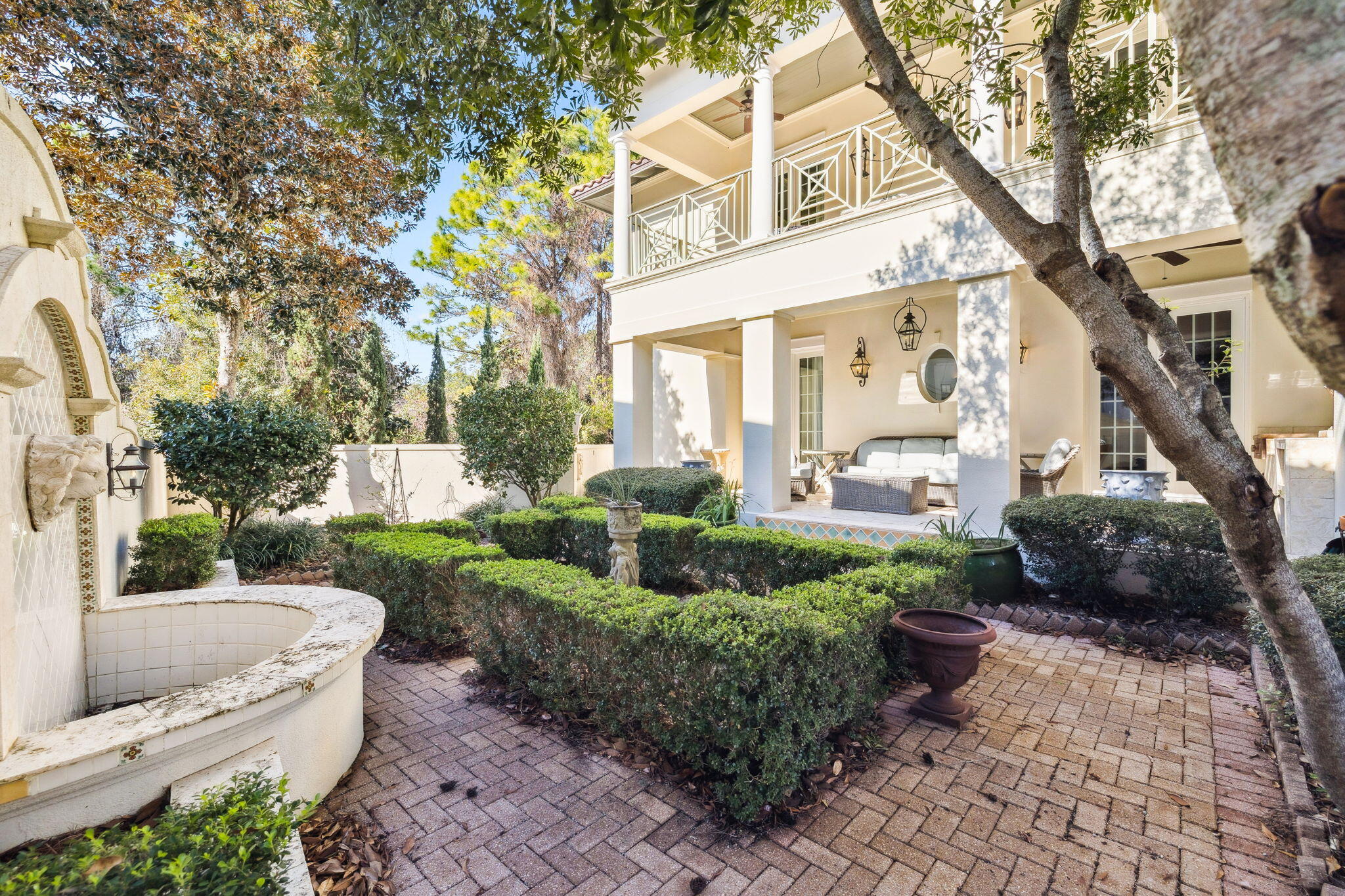 152 White Cliffs Boulevard