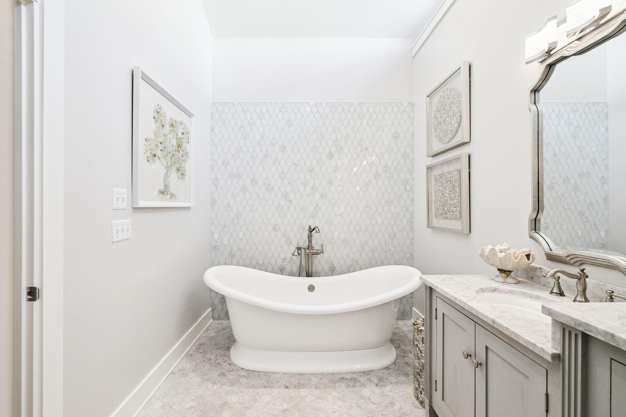 152 White Cliffs Boulevard