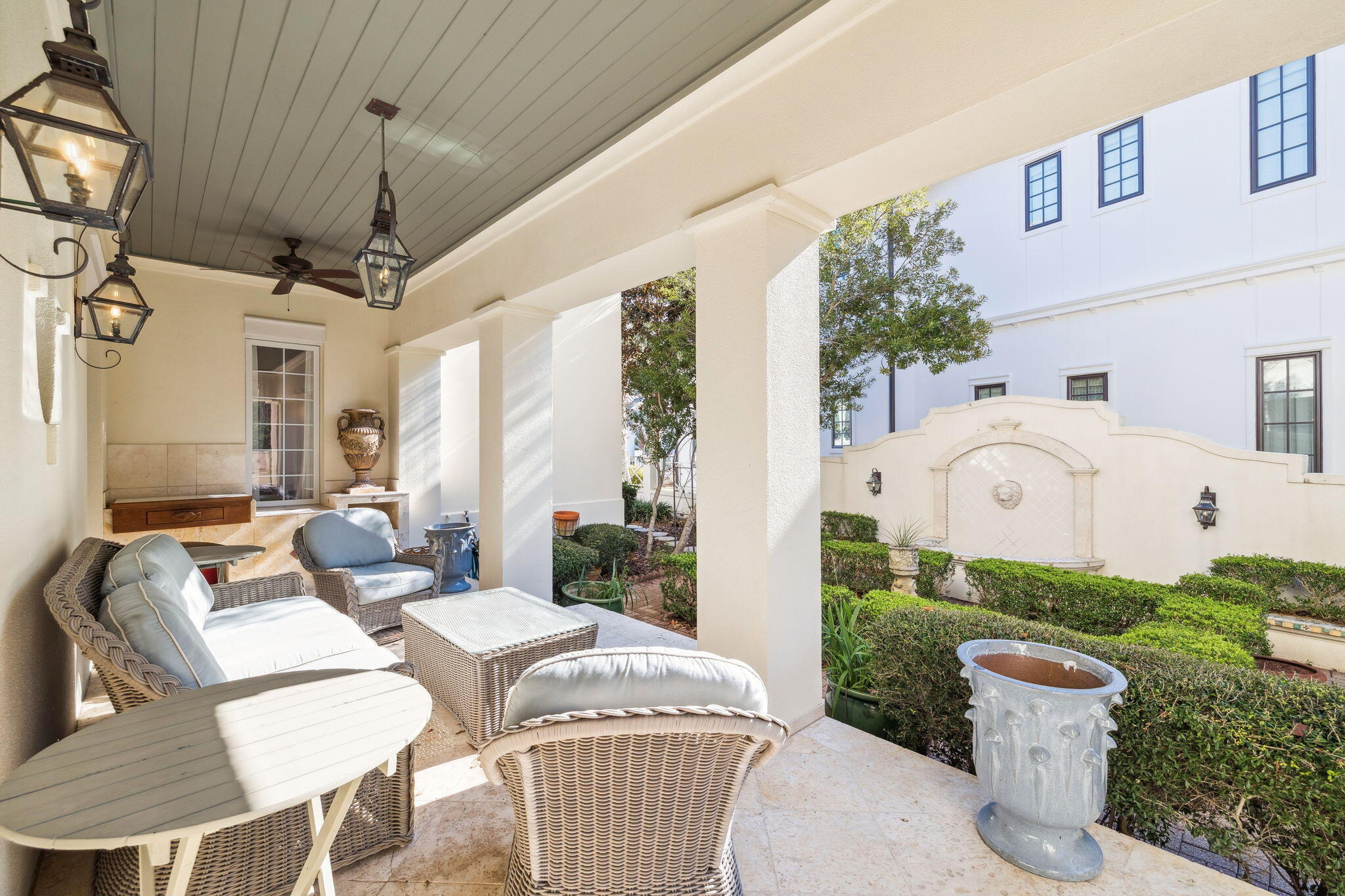 152 White Cliffs Boulevard