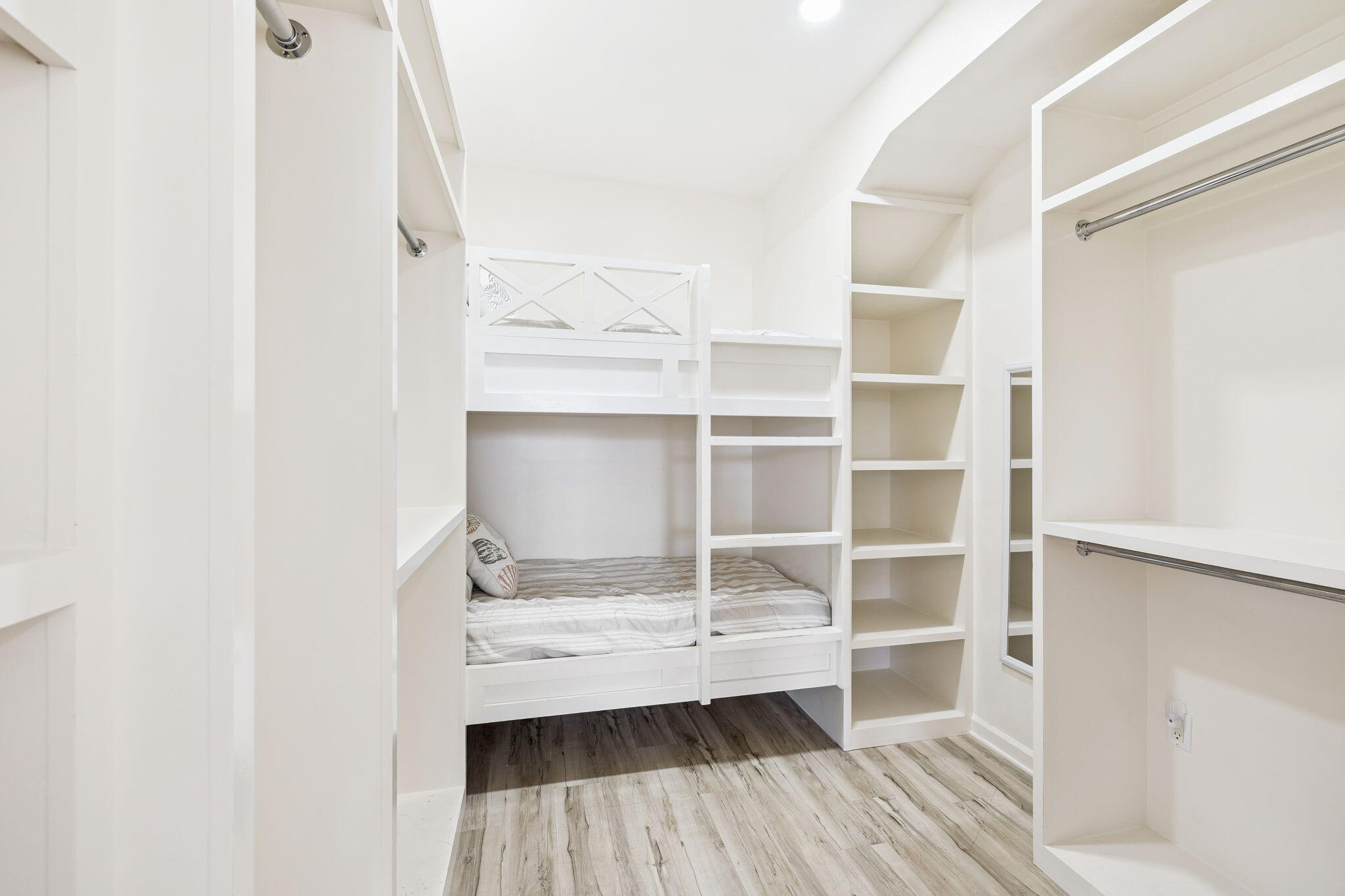 4726 Serendipity Point