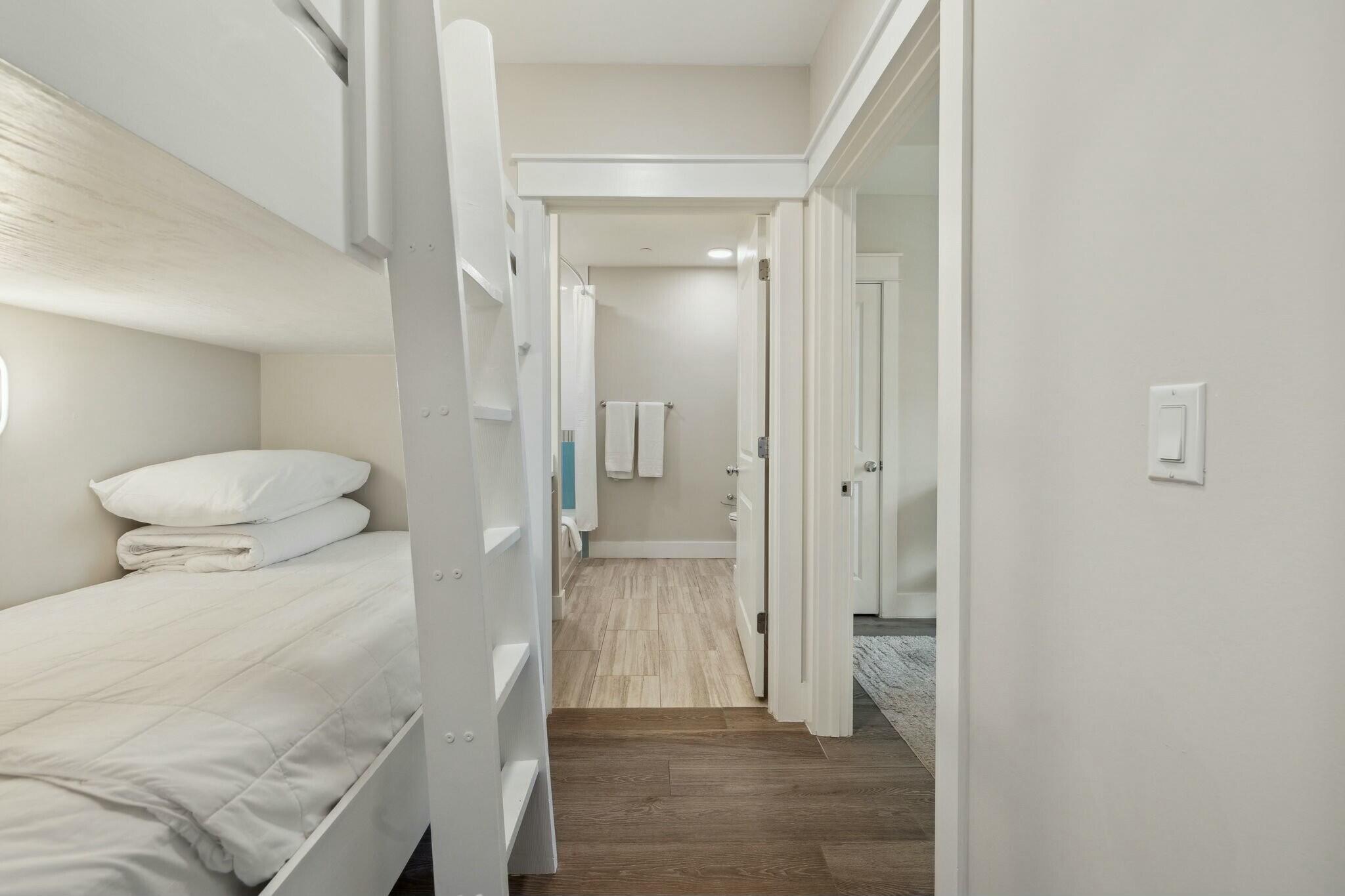 202 Henderson Resort Way 1204