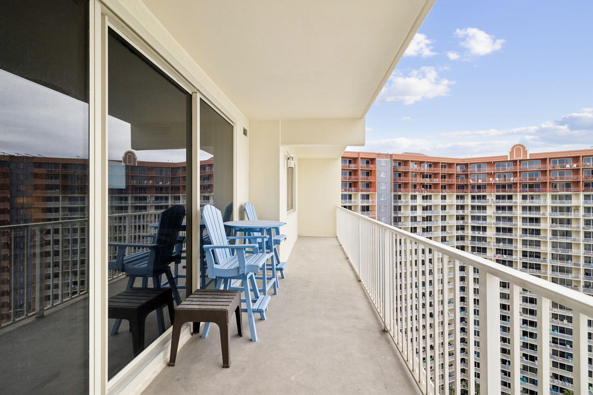 9900 S Thomas Drive UNIT 2011