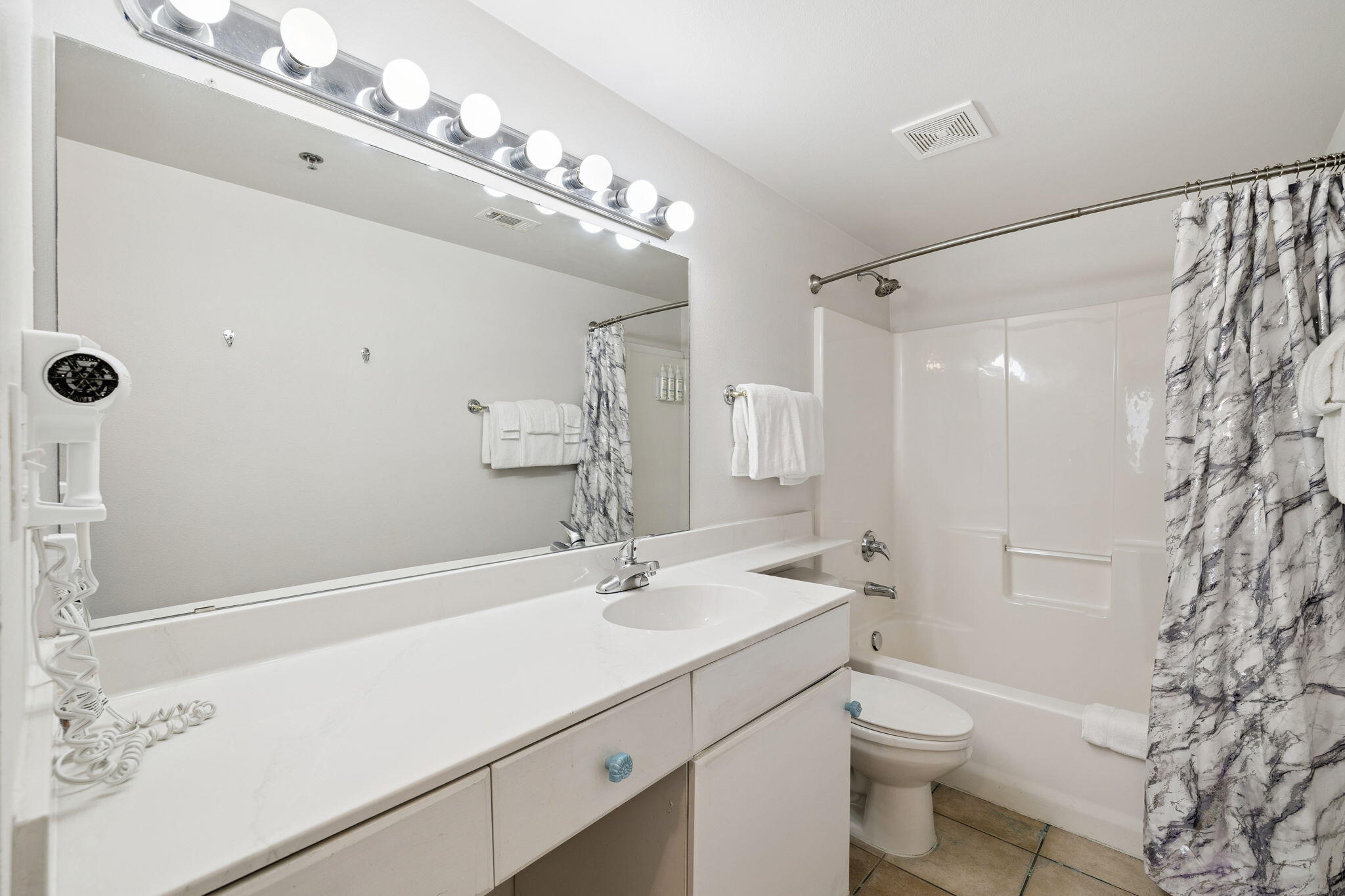 9900 S Thomas Drive UNIT 2011