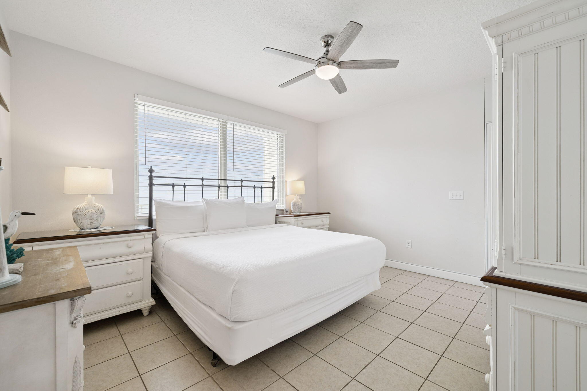 9900 S Thomas Drive UNIT 2011