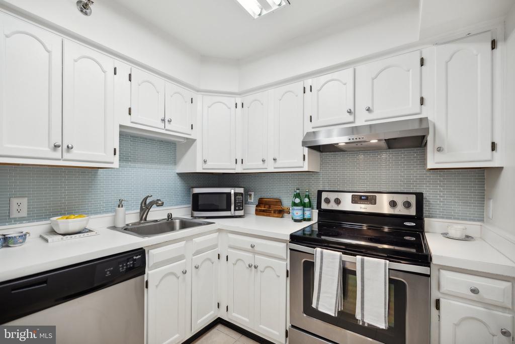 1301 N COURTHOUSE ROAD 602