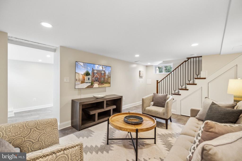 3808 N PERSHING DRIVE