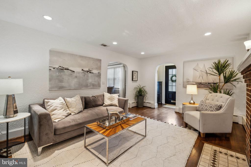3808 N PERSHING DRIVE