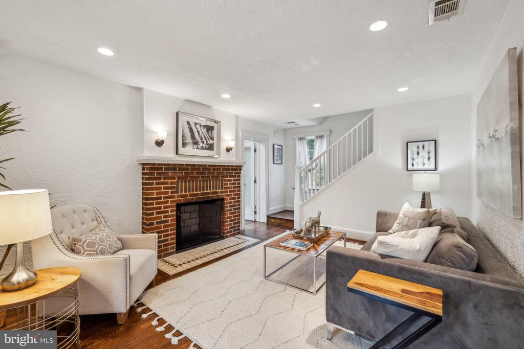 3808 N PERSHING DRIVE