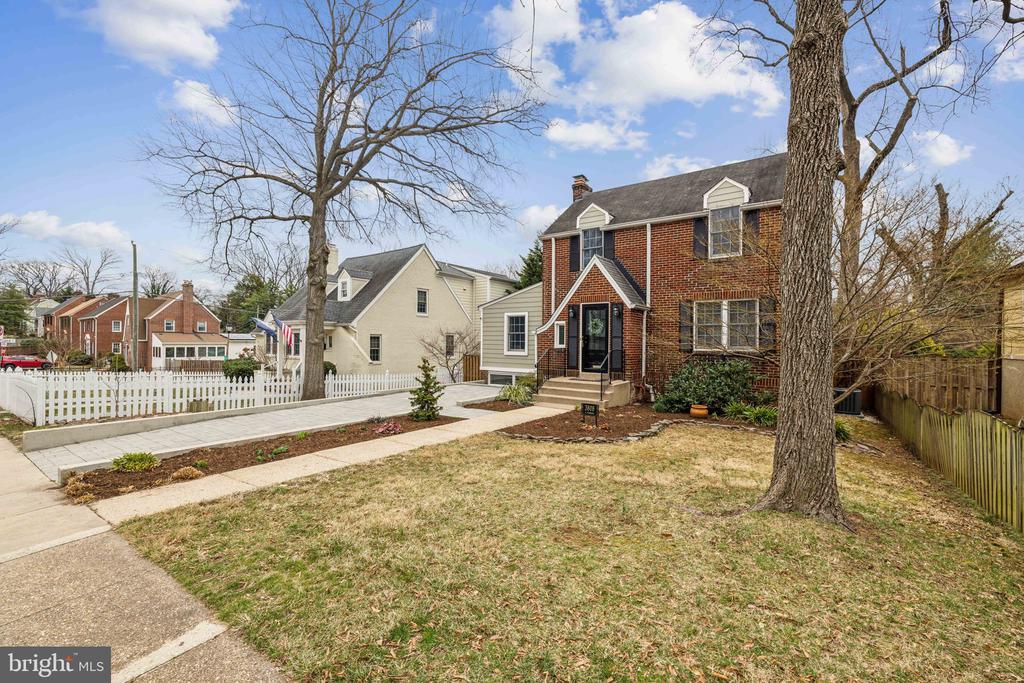 3808 N PERSHING DRIVE