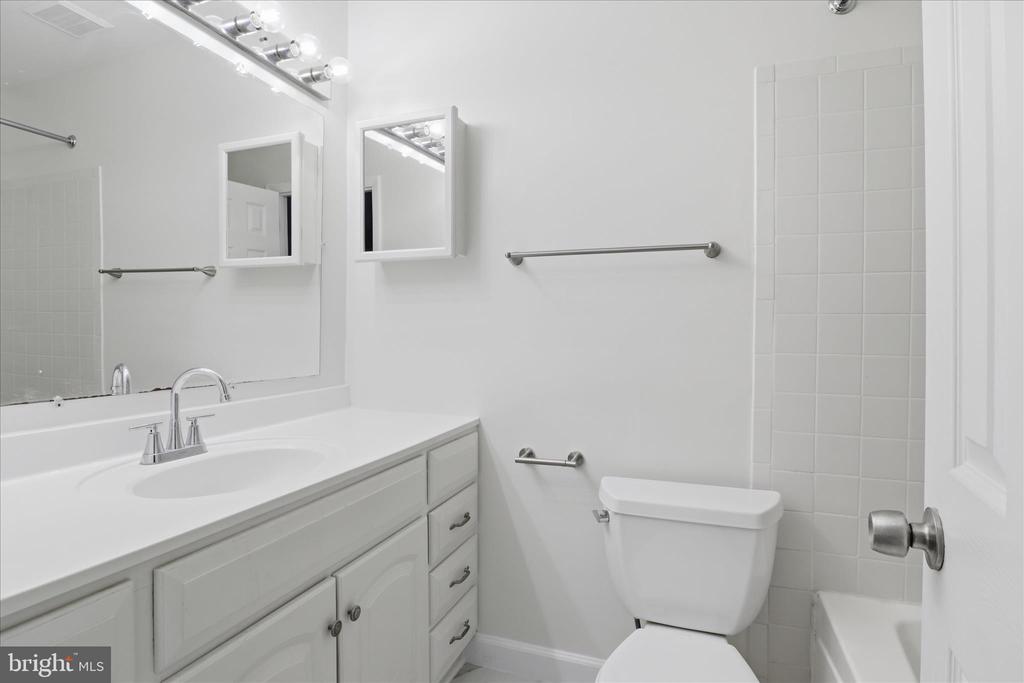 656 15TH STREET S Unit: 2