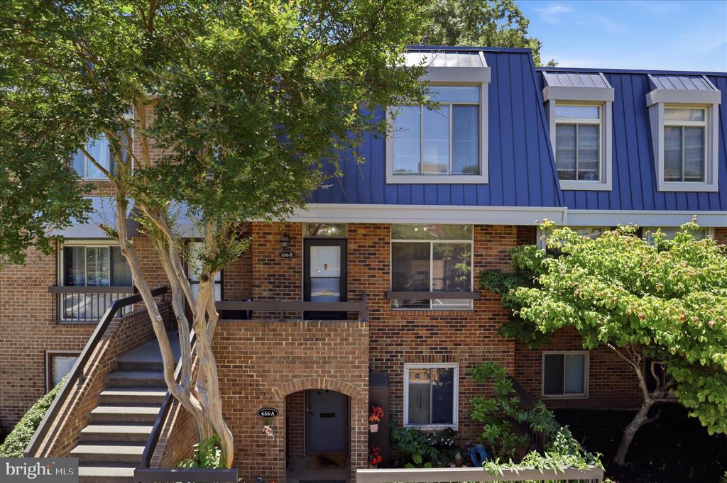 656 15TH STREET S Unit: 2