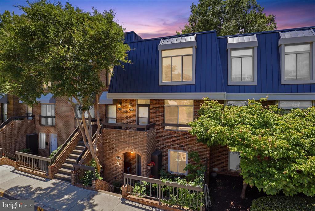 656 15TH STREET S Unit: 2