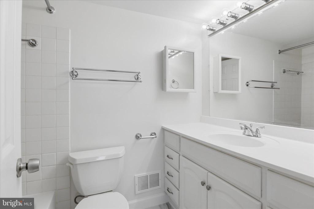 656 15TH STREET S Unit: 2