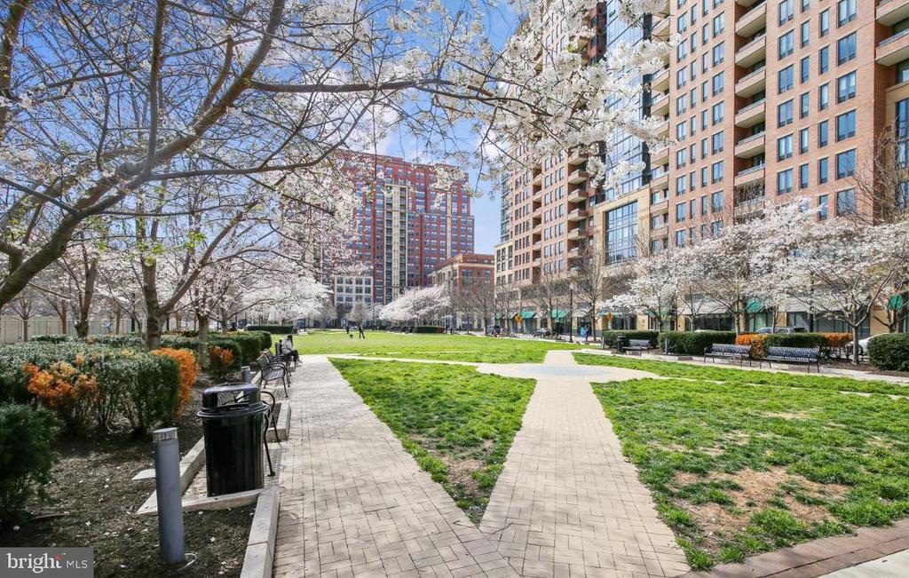 656 15TH STREET S Unit: 2