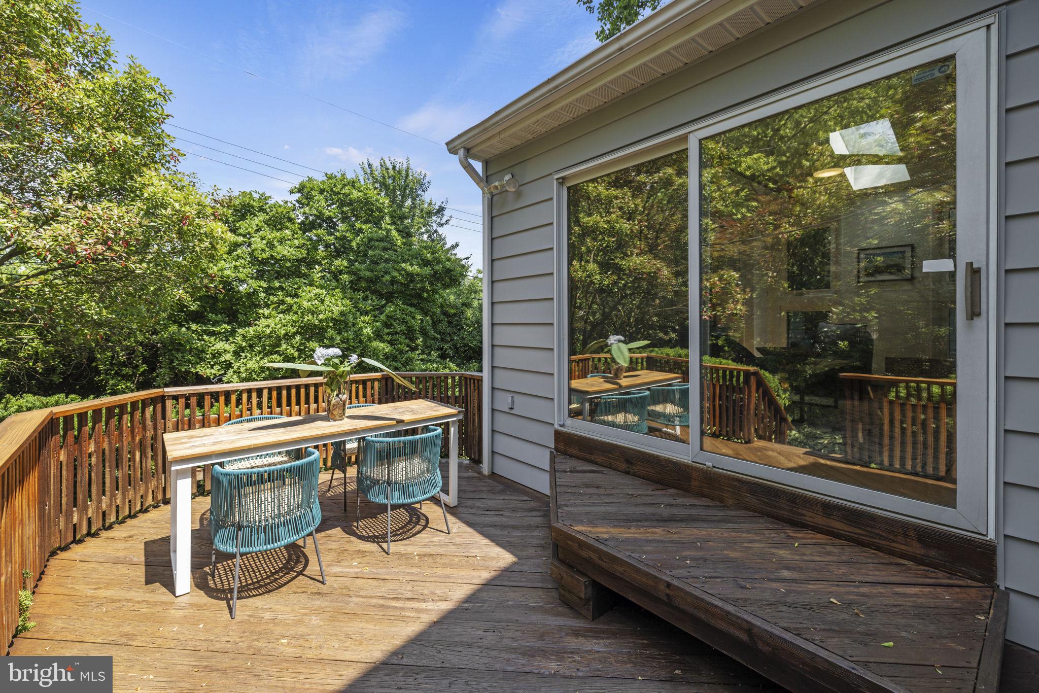 433 ARGYLE DRIVE