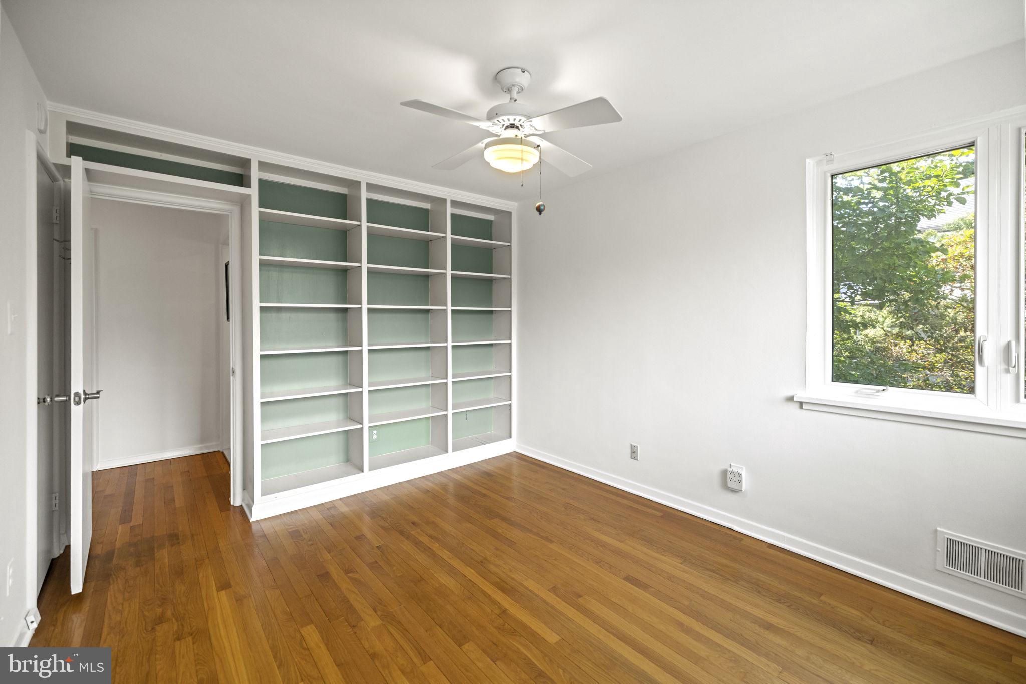 433 ARGYLE DRIVE