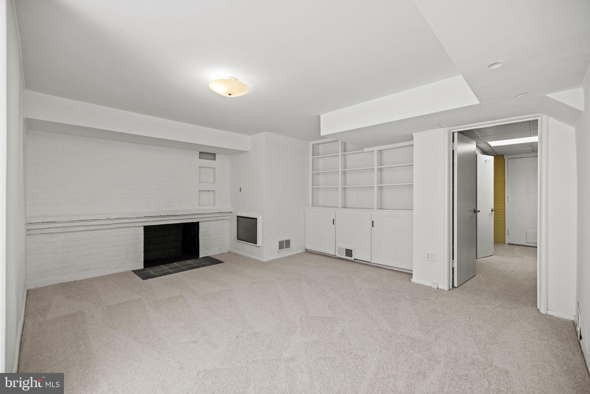 433 ARGYLE DRIVE