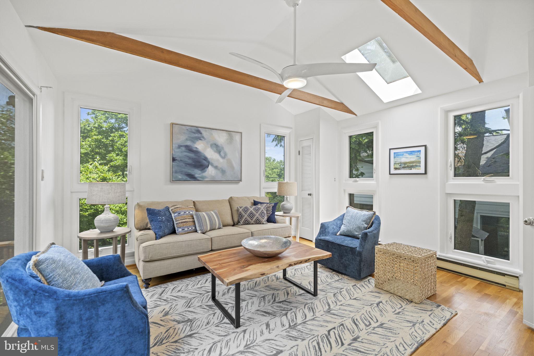 433 ARGYLE DRIVE