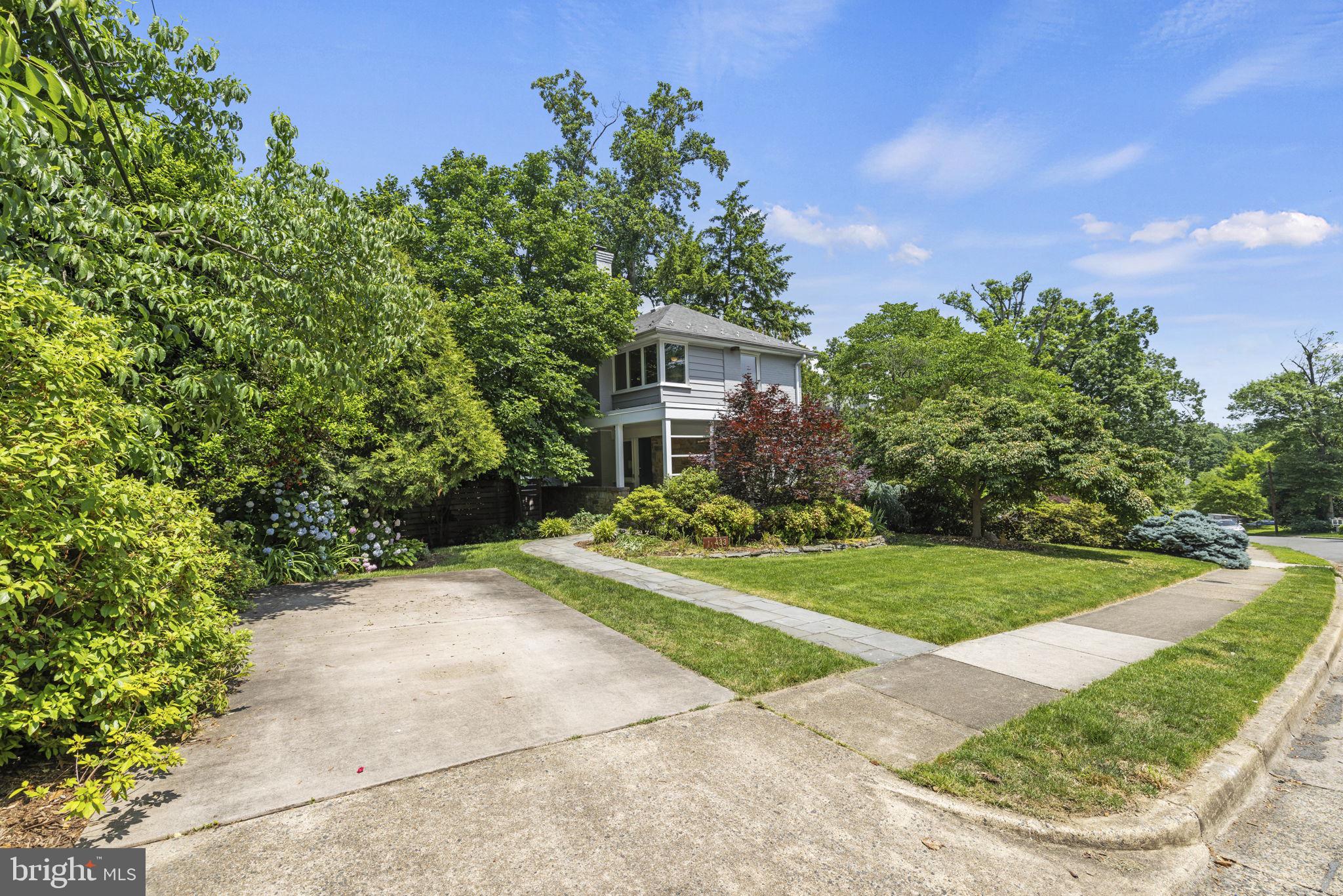 433 ARGYLE DRIVE