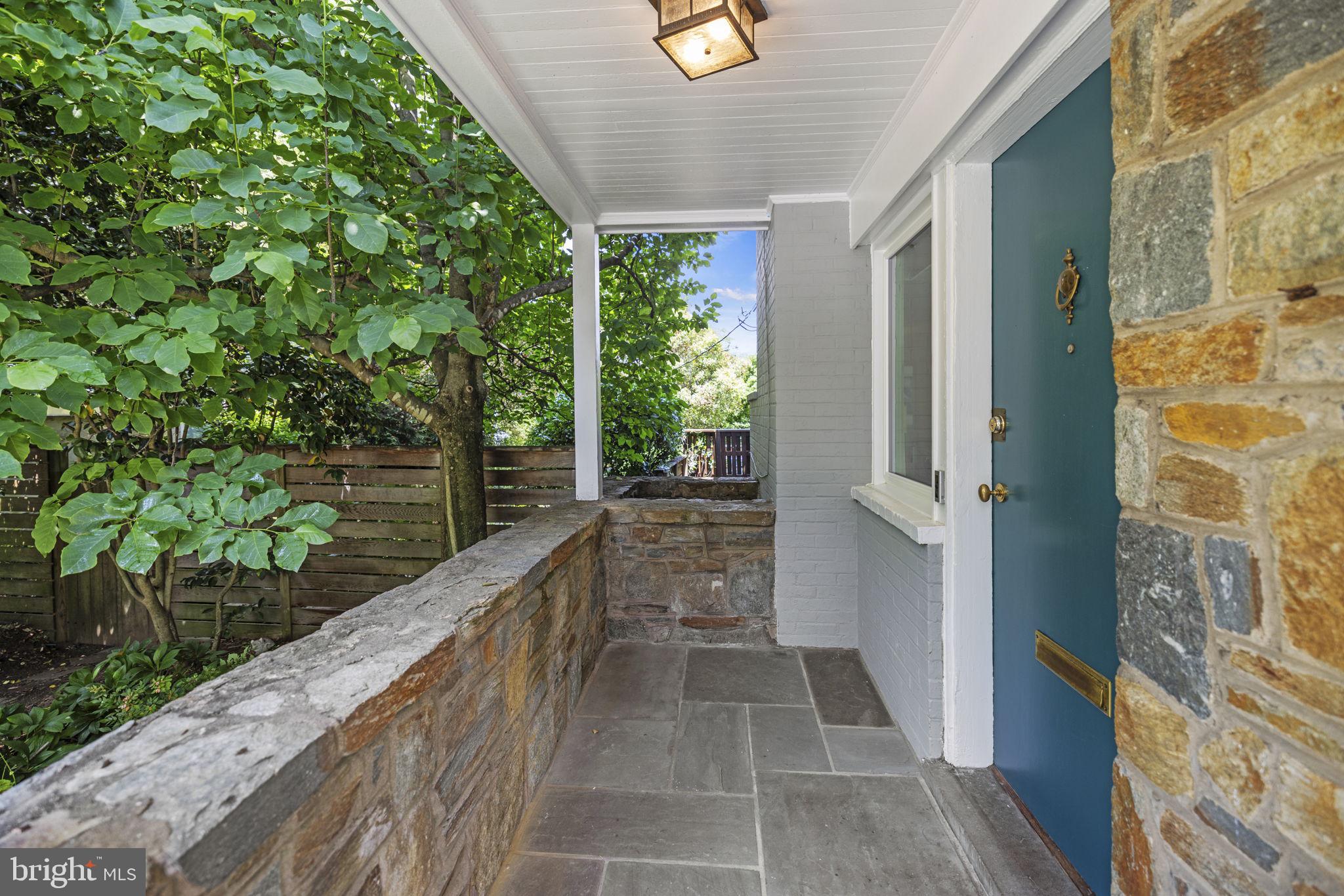 433 ARGYLE DRIVE