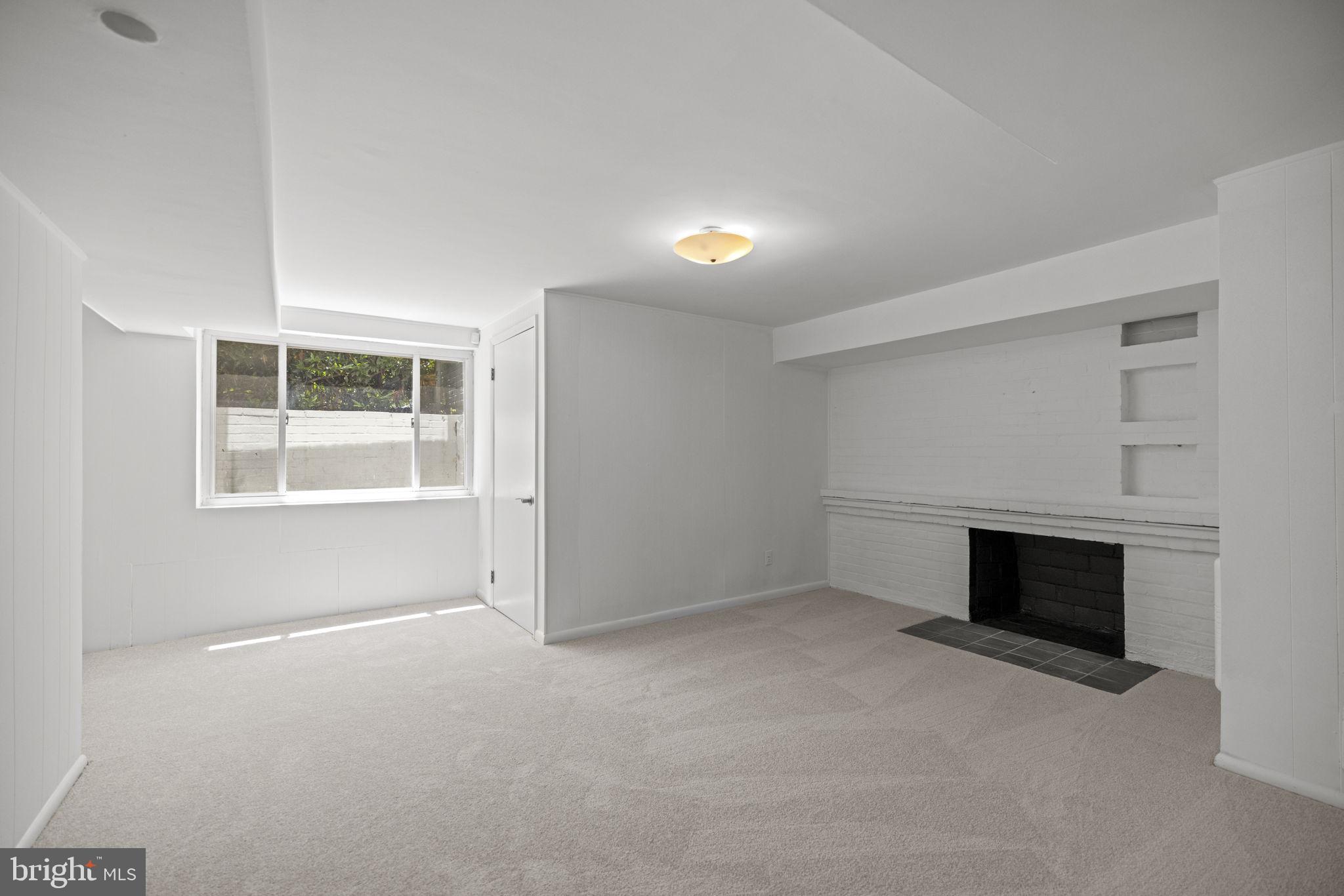 433 ARGYLE DRIVE