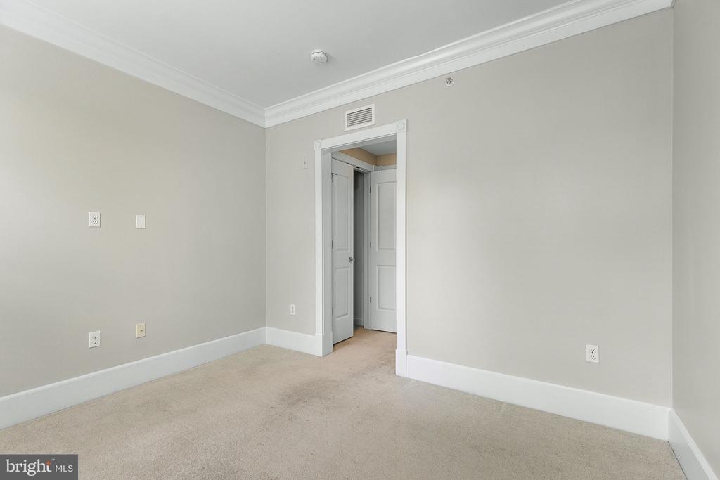 910 POWHATAN STREET Unit: 201N