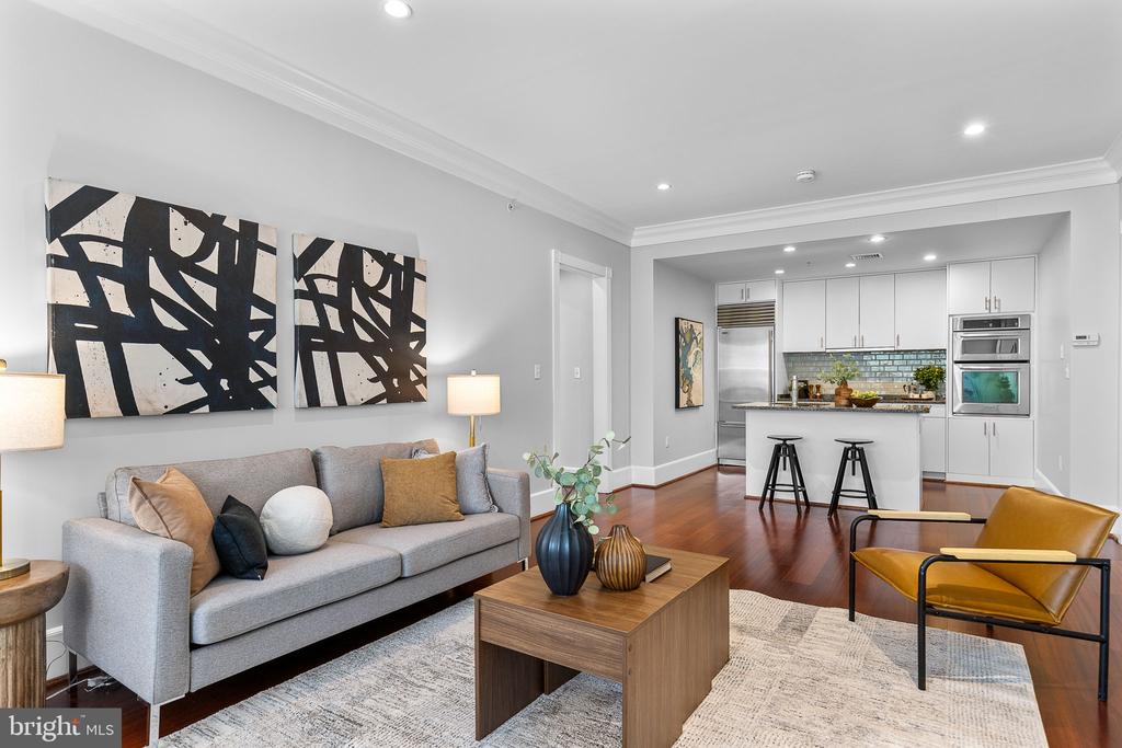 910 POWHATAN STREET Unit: 201N