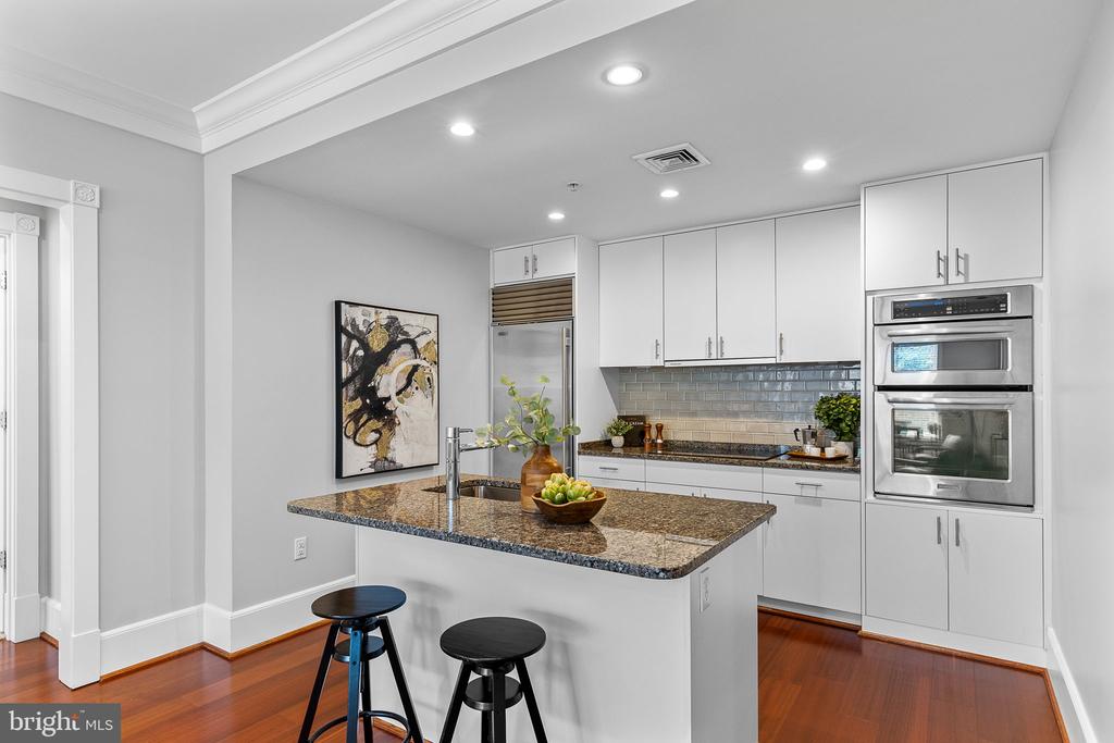 910 POWHATAN STREET Unit: 201N