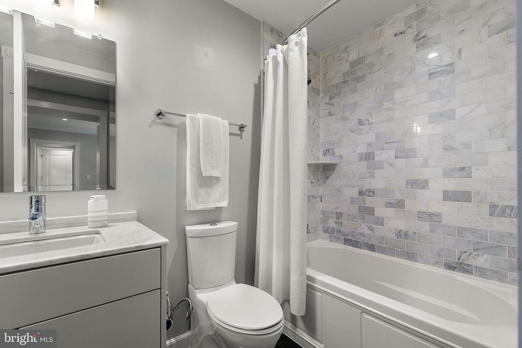 910 POWHATAN STREET Unit: 201N