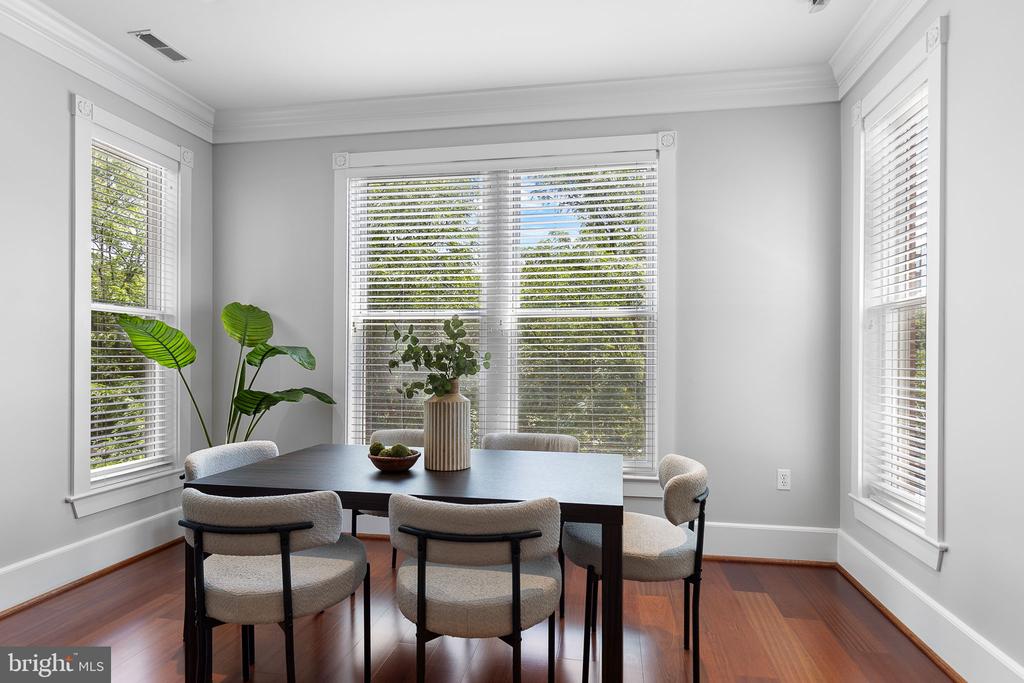 910 POWHATAN STREET Unit: 201N