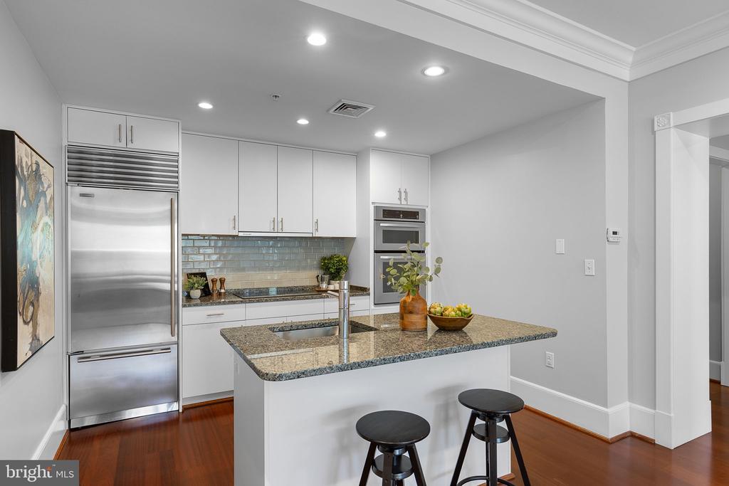 910 POWHATAN STREET Unit: 201N