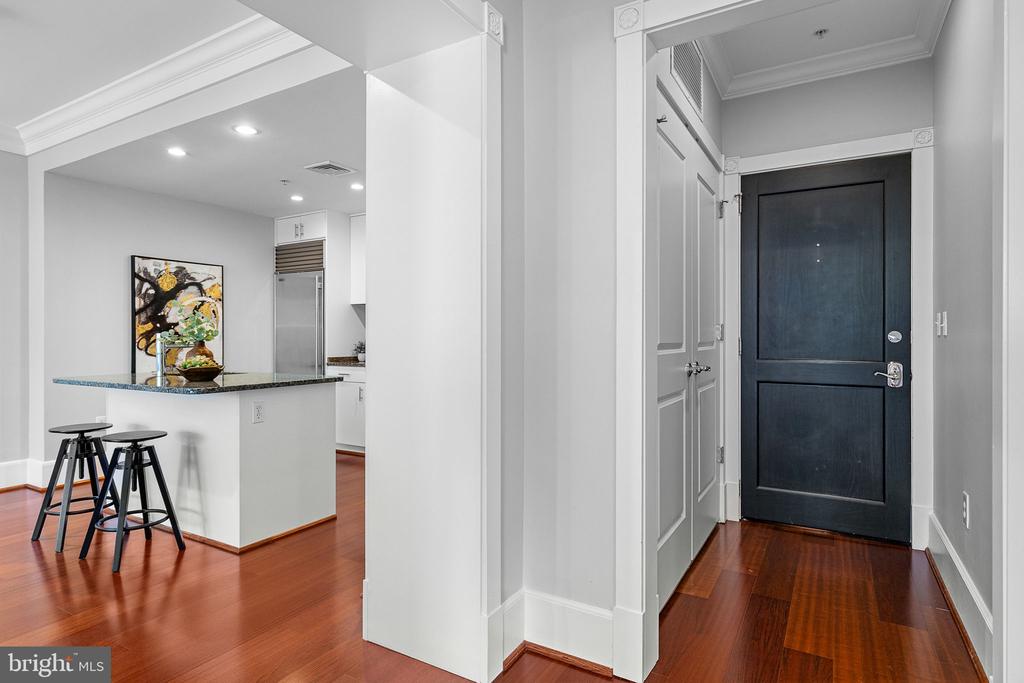 910 POWHATAN STREET Unit: 201N