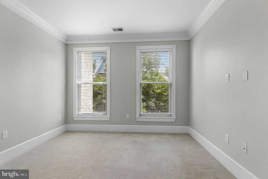 910 POWHATAN STREET Unit: 201N