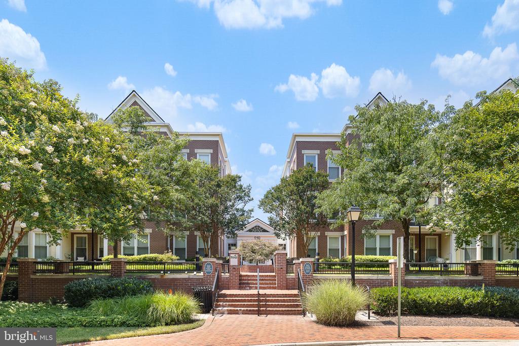 910 POWHATAN STREET Unit: 201N