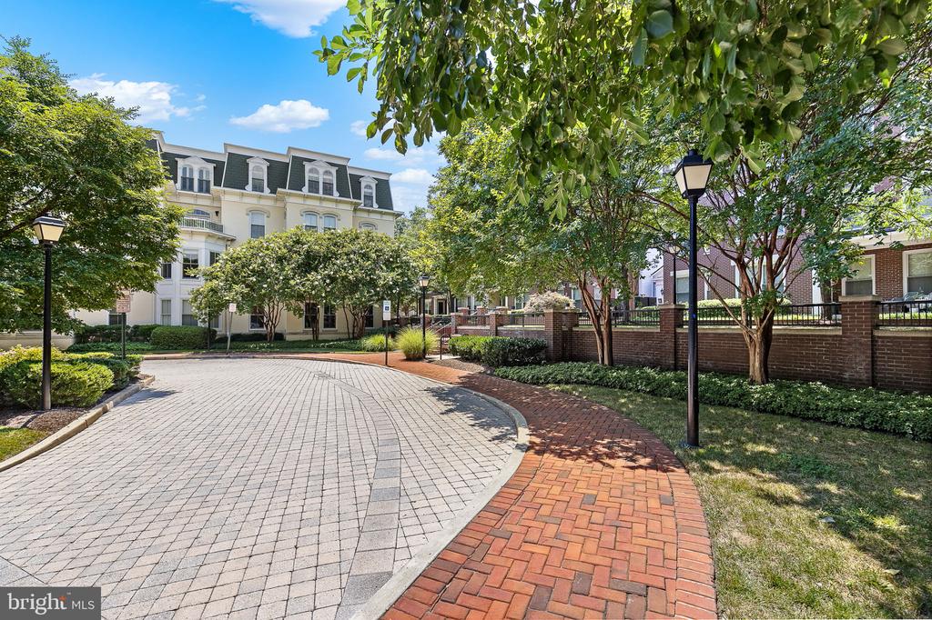 910 POWHATAN STREET Unit: 201N