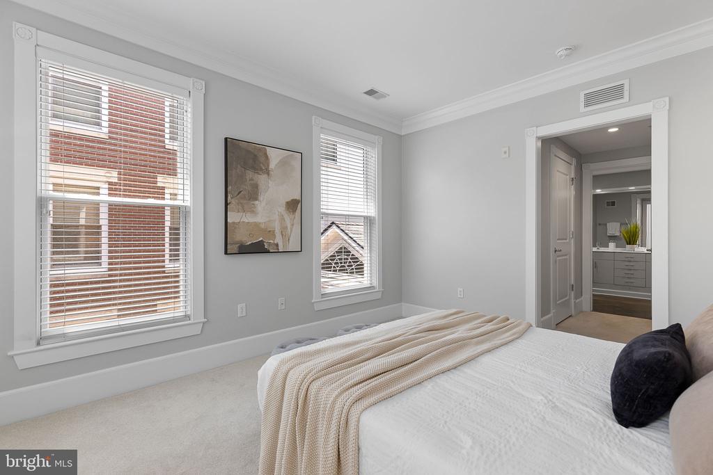 910 POWHATAN STREET Unit: 201N