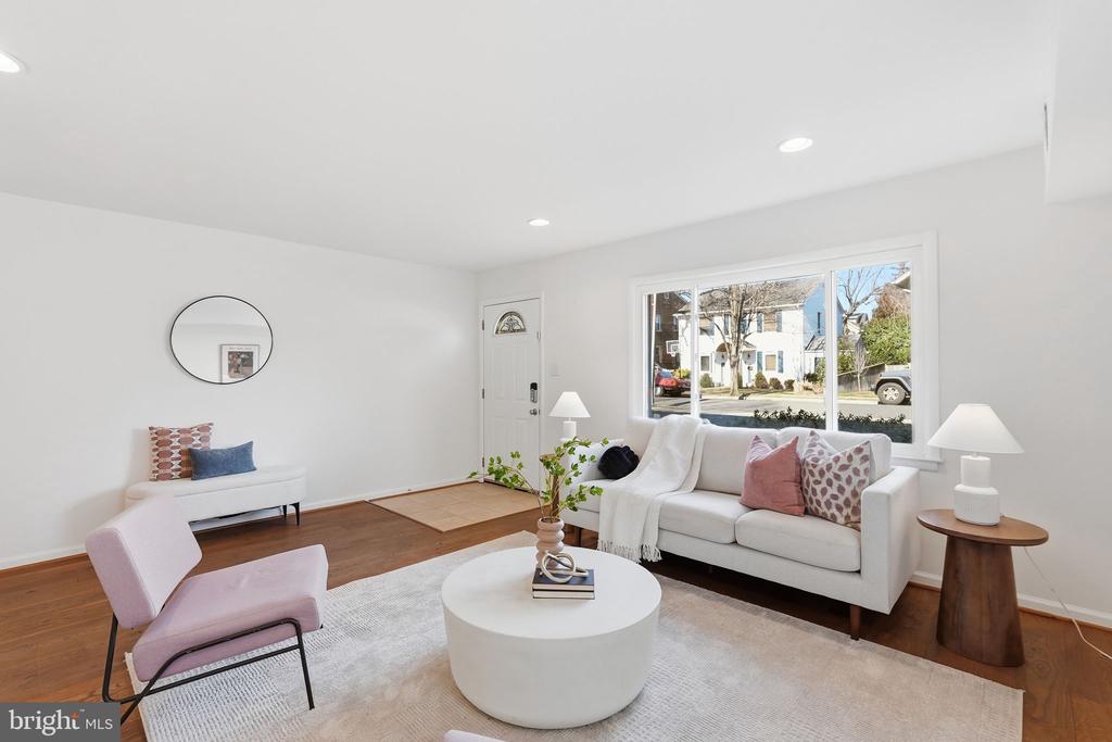 27 E HOWELL AVENUE