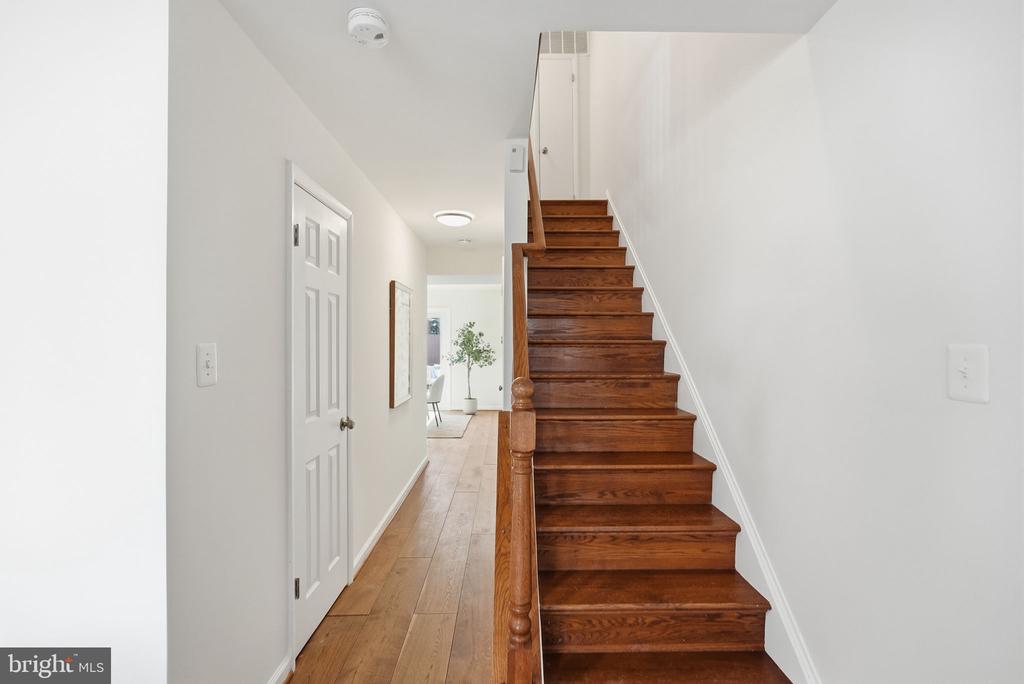 27 E HOWELL AVENUE